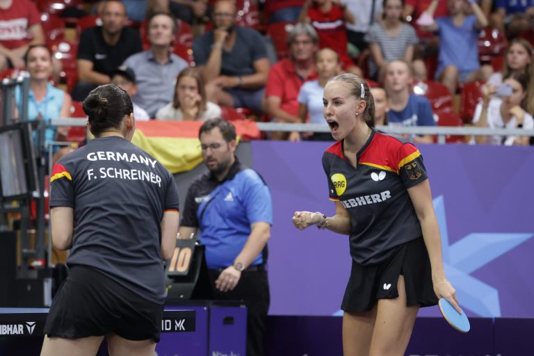 Annett KAUFMANN and Franziska SCHREINER reached Round of 16