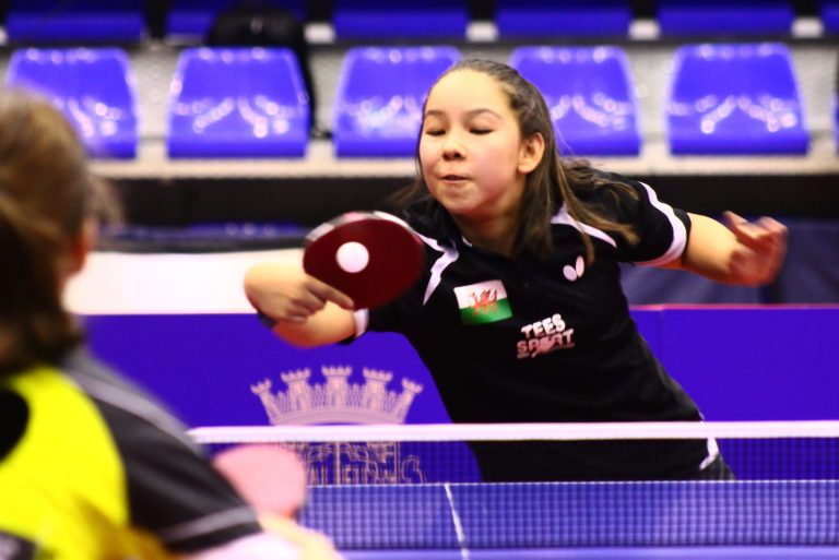 Anna HURSEY beat European champion ZAHARIA