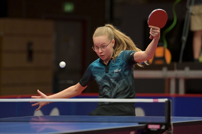 14 years old Annett Kaufmann caused the major upset on day one in Dusseldorf