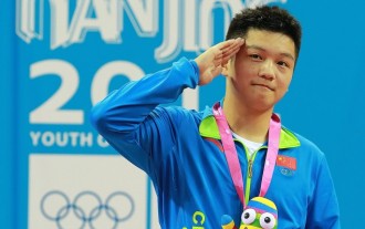 FAN Zhendong moves closer to goal