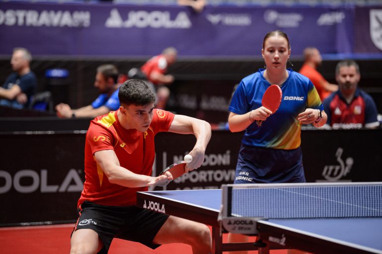 Top Seeds Advance in U19 Mixed Doubles as Possible Sibling Showdown Looms